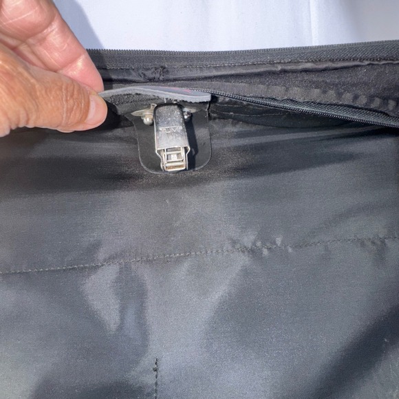 Tumi Wheeled Garment Bag Suitcase Carry On Luggage Travel Business - Picture 12 of 13